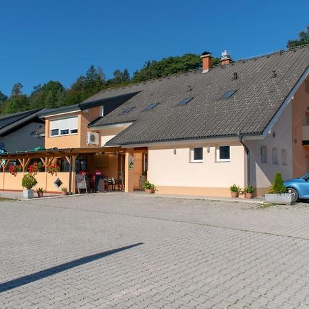 Hisa Izabela Hotel Muta Exterior foto