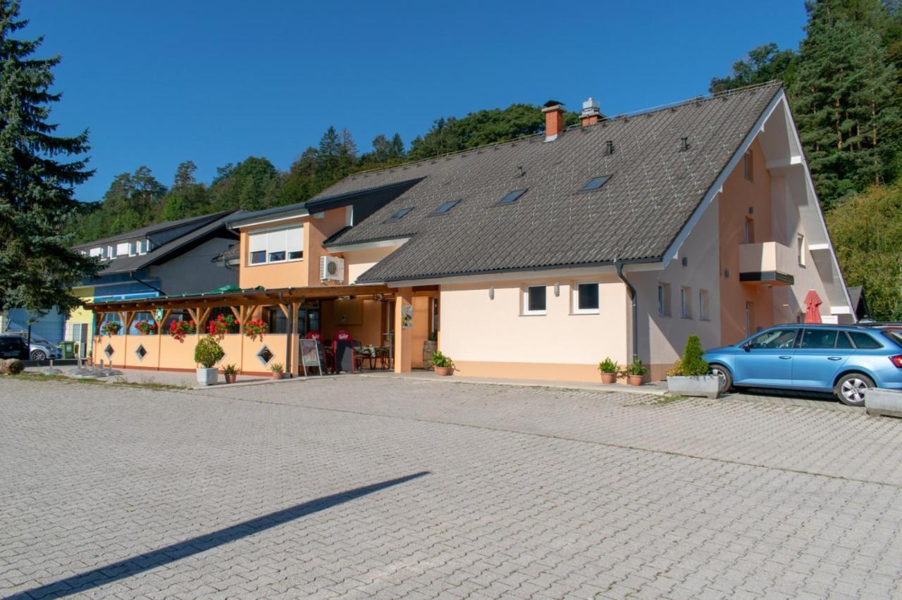 Hisa Izabela Hotel Muta Exterior foto