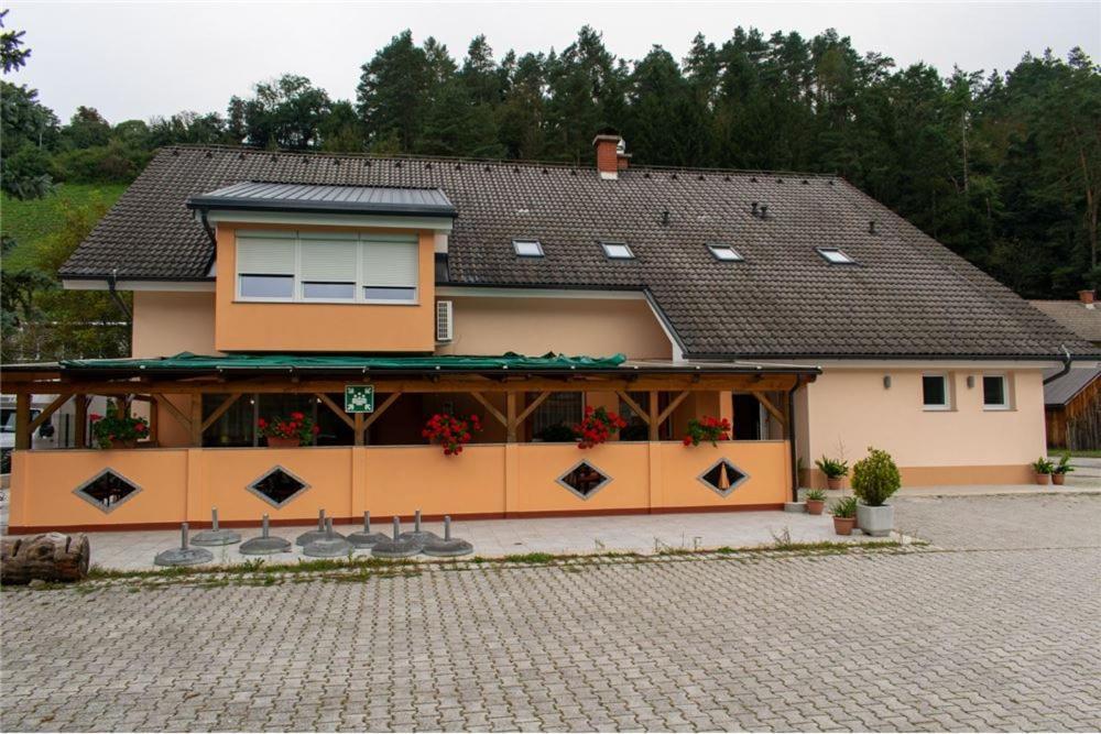 Hisa Izabela Hotel Muta Exterior foto
